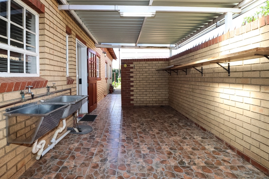 To Let 3 Bedroom Property for Rent in Flamwood North West
